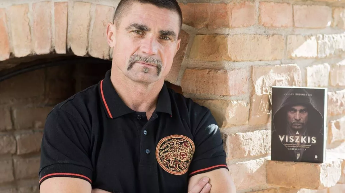 Mindene oda lett! Kétségbeesetten kér segítséget a Viszkis rabló!