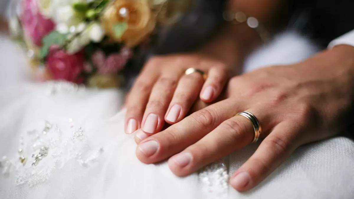 Nem várták meg az esküvőt - Titokban házasodott össze a sztárpár - Fotók