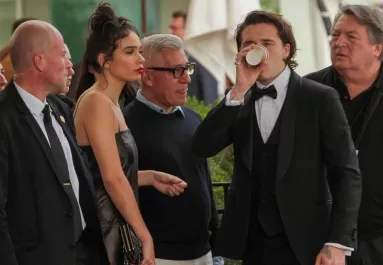 Botrány! Összeugrott Brooklyn Beckham és a szerelme! Biztonsági örök avatkoztak közbe - Fotók