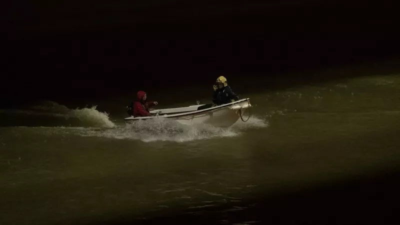 Szerdán este néhány perccel este 9 óra előtt két hajó ütközött össze a Margit-híd tövében. A baleset során a Hableány nevű sétahajó a fedélzetán 35 utassal elsüllyedt. A hatóságok civilek segítségével hét holttestet emeltek ki a folyóból, és 7 sérültet vittek kórházba. További 21 embert jelenleg is nagy erőkkel keresnek.