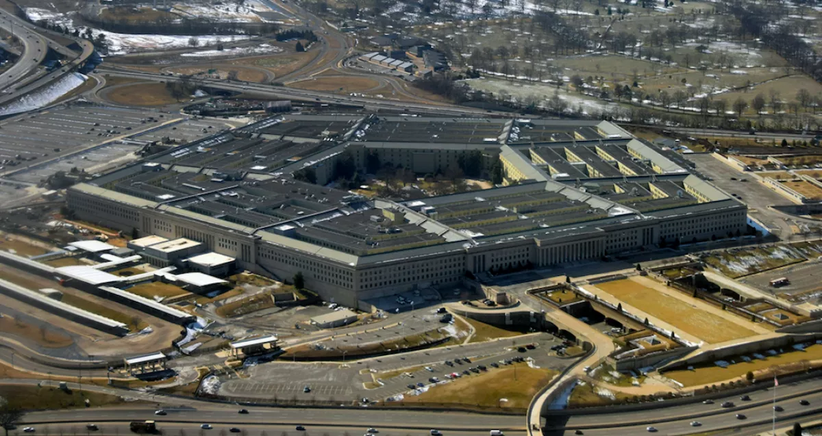 Itt a videó a Pentagontól: UFO-kat láttak az amerikai pilóták