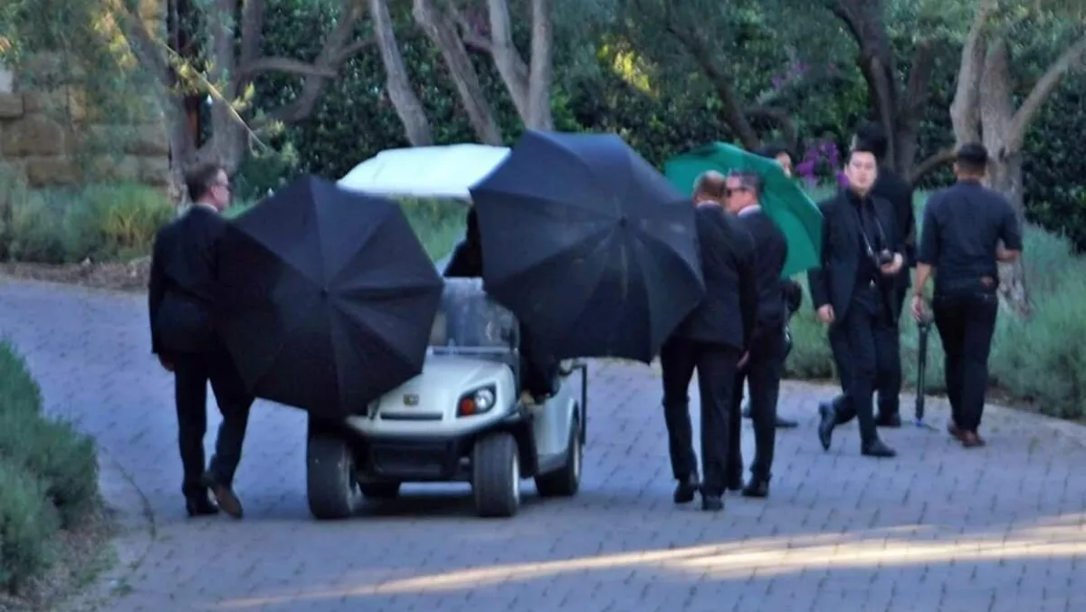 Titokban kelt egybe a sztárpár - Hiába a testőrök, drónnal buktatták le őket - Fotók!