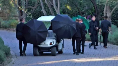 Titokban kelt egybe a sztárpár - Hiába a testőrök, drónnal buktatták le őket - Fotók!