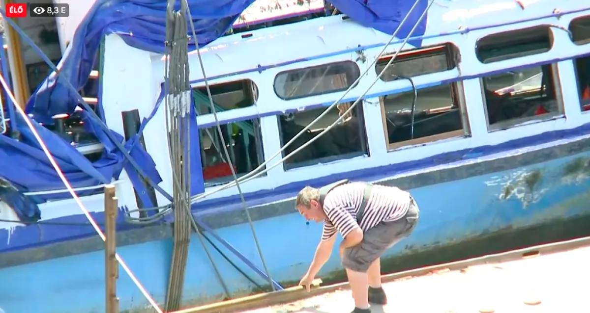 Hableány: kiemelték a roncsot! - Élő videó