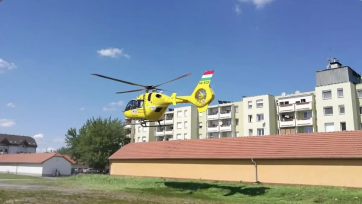 Vasembernek hitte magát: kiugrott az erkélyről egy 4 éves kisfiú Pápán! - Videó