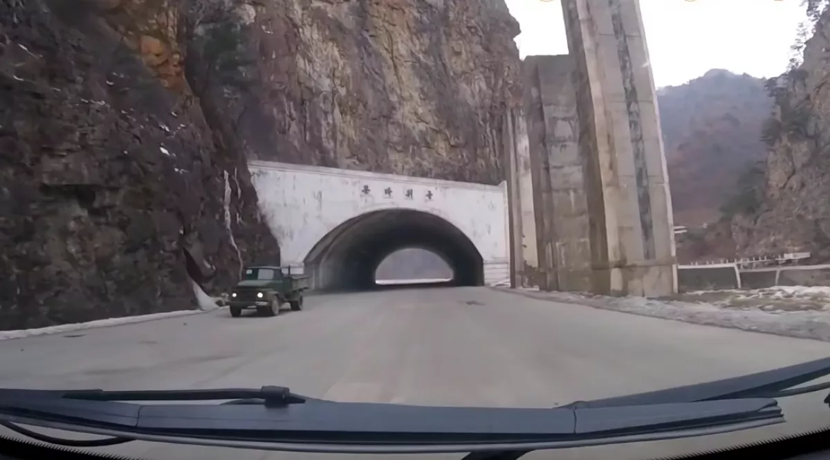INTERNETEN A VIDEÓ: így néz ki egy országút Észak-Koreában!