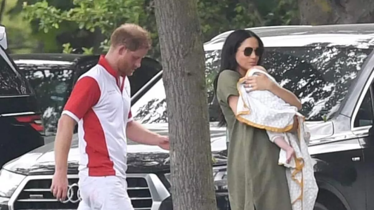 Senki nem számított rá: Meghan Markle kisfiával a karján jelent meg a meccsen - Fotók