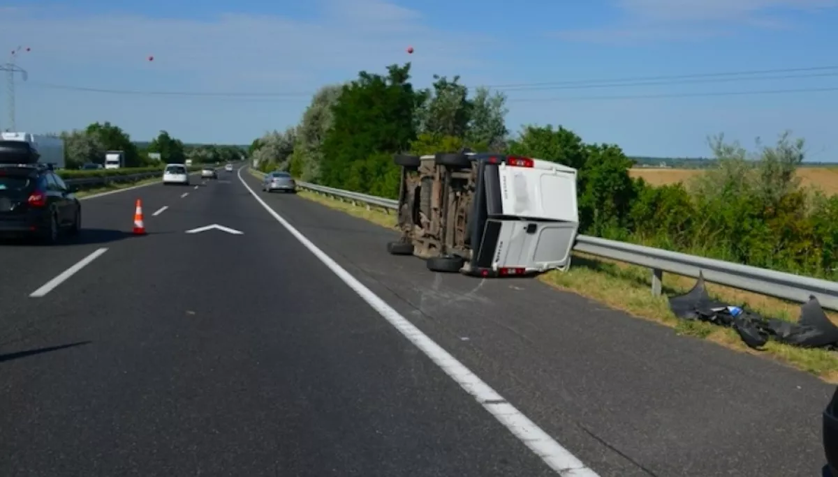 Bosszúfékezés okozott durva baleset az M7-esen - Fotó