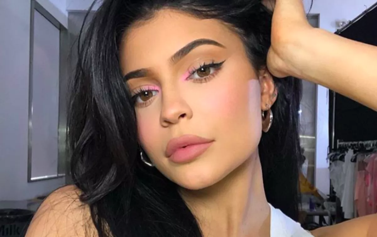Használt, 450 ezer forintos bikiniben pózolt Kylie Jenner - Fotó