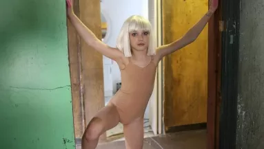 Drasztikusan megváltozott - Emlékszel a Sia klipjében táncoló kislányra? - Fotók