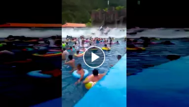 Részeg volt, cunamit zúdított a vendégekre a hullámmedence kezelője! - Videó