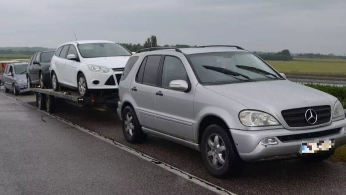 Hihetetlen járműkaravánt csíptek el a csongrádi rendőrök! - Fotók