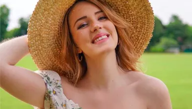 Végre! Egy igazi nő megmutatta az igazi fenekét! - Fotók