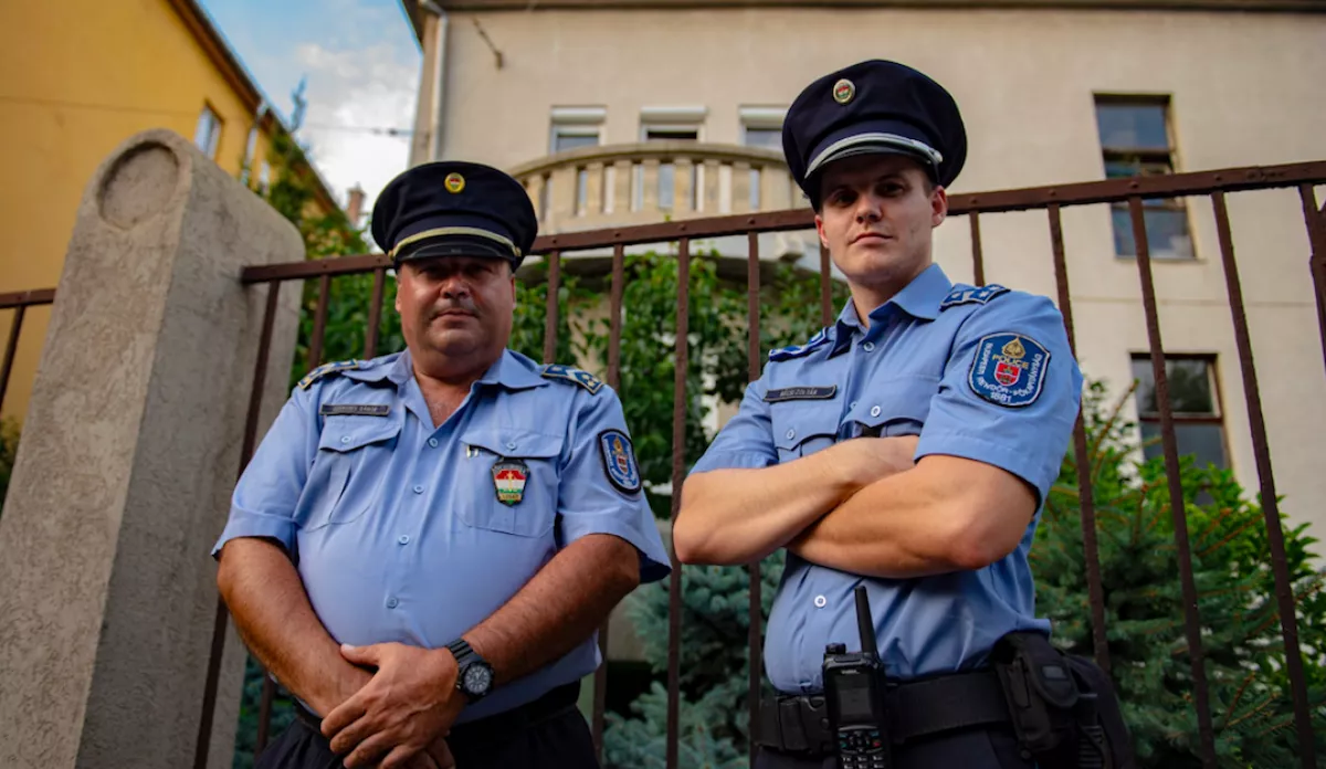 Ezt a két rendőrt ünnepli az ország - hihetetlen, mit tettek egy 89 éves bácsiért!