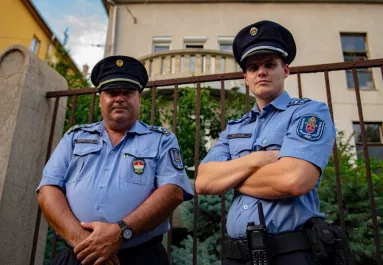 Ezt a két rendőrt ünnepli az ország - hihetetlen, mit tettek egy 89 éves bácsiért!