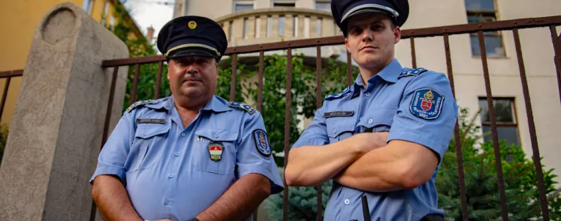 Ezt a két rendőrt ünnepli az ország - hihetetlen, mit tettek egy 89 éves bácsiért!