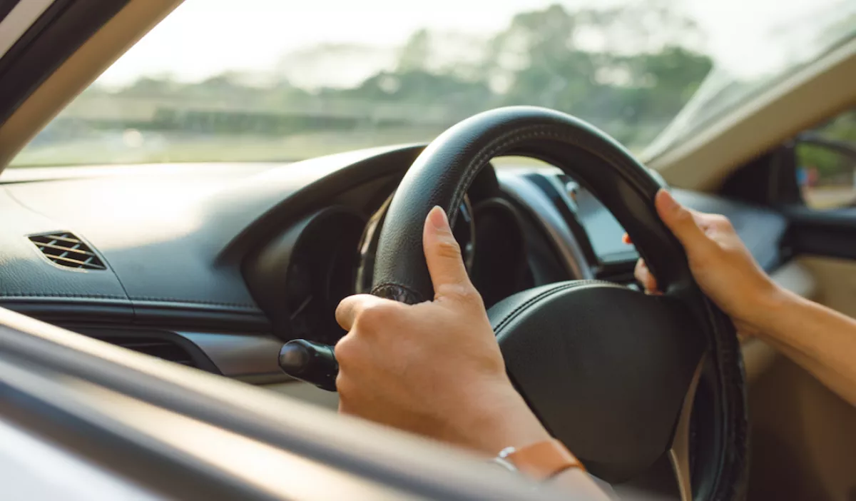 Normálisak? Egy autó tetején utazott két gyerek Szigetmonostoron! - Fotó