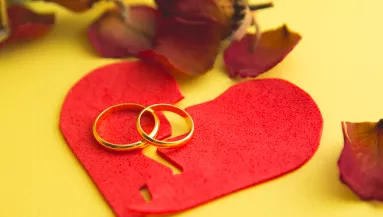 Tíz hónappal az eljegyzésük után szakított a magyar sztár és fiatal szerelme! - Fotók