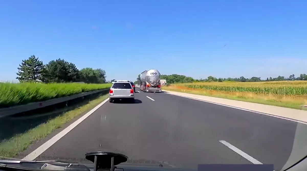 Durva! Ha ezt a videót megnézed, mostantól biztos betartod a követési távolságot - Videó