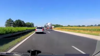 Durva! Ha ezt a videót megnézed, mostantól biztos betartod a követési távolságot - Videó