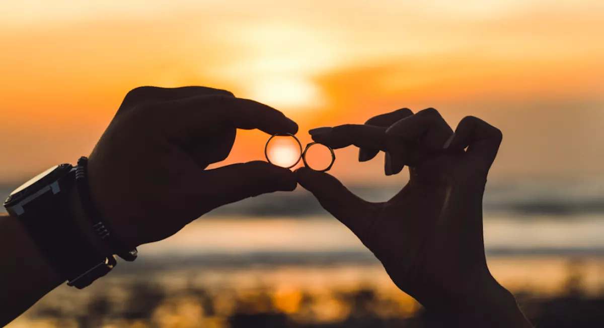 Nászútján fakadt ki a magyarok kedvenc színésze! De végre közzétették az esküvői képeket!- Fotók