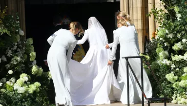 Sztárparádé az álomesküvőn: így ment férjhez a gyönyörű énekesnő! - Fotók