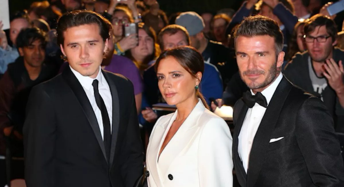 K. O.-ra itta magát a GQ-gála afterén Beckham fia - Fotók