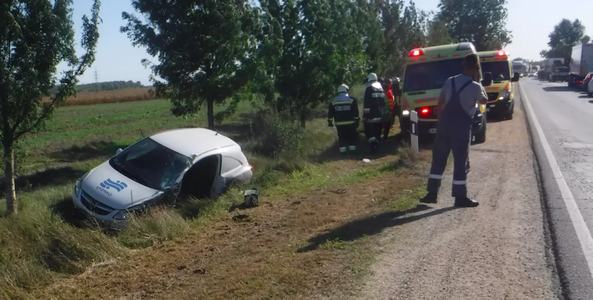 Itt a közlemény! Kamionok és autó ütközött az 51-es főúton - Fotók