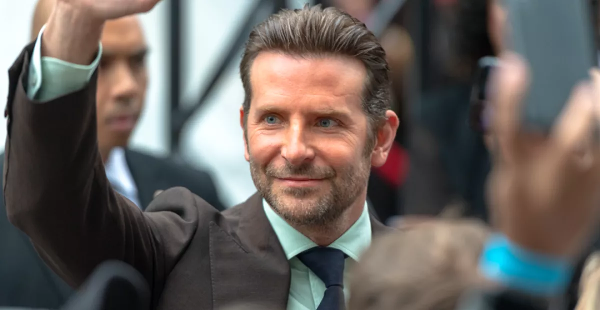 Már nem így néz ki! Pocakot és ciciket növesztett Bradley Cooper - Fotók