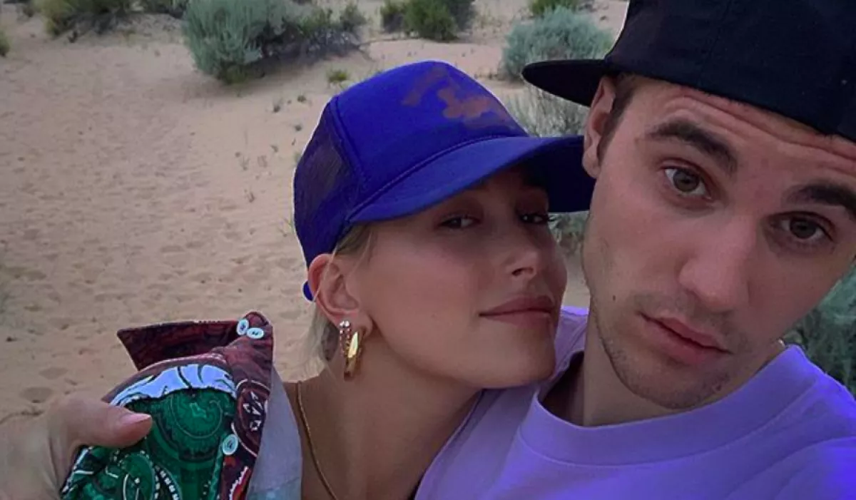 Vadra sikerült Hailey Bieber lánybúcsúja - megvan az esküvő dátuma! - Fotók