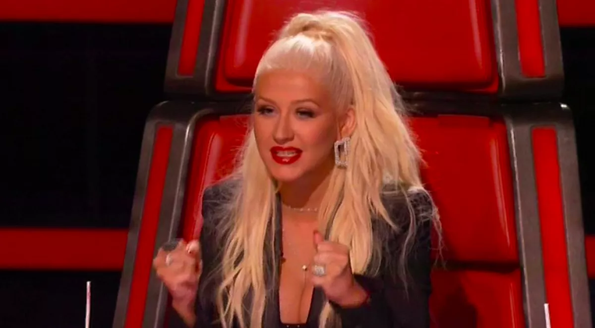 Élete legrosszabb frizurájával jelent meg Christina Aguilera! De van még valami - Fotók