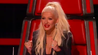 Élete legrosszabb frizurájával jelent meg Christina Aguilera! De van még valami - Fotók