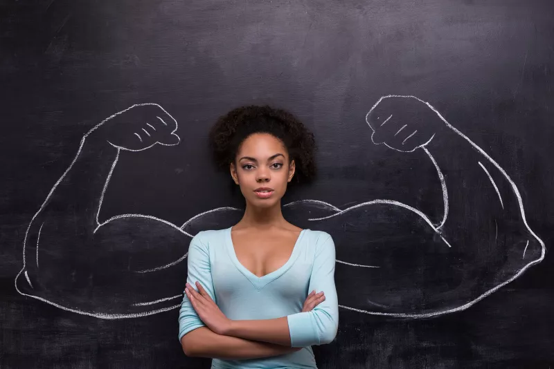 SKORPIÓ. A Skorpió nő sem tűnik dominánsnak az első pillanatban, a véleményének sem ad hangot, csendben figyel csak. Ráadásul nem is igyekszik a csapat élére állni. Akkor vajon mitől lesz alfa? Nos, a valós énje akkor jön elő, amikor úgy érzi, a sarokba szorították, vagy az ambícióinak az útjába álltak. Ekkor nem ismer lehetetlen, sokszor az sem érdekli, milyen veszteségekkel jár majd a harc, támad. Így érdemes óvatosnak lenni vele.