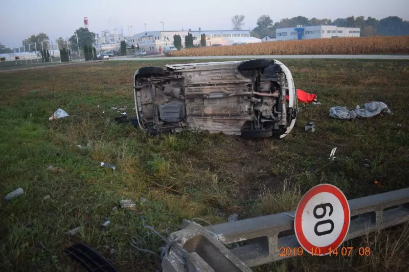 Halálos kimenetelű közúti közlekedési baleset történt 2019. október 14-én Nyergesújfalun. 