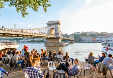 Budapesten jár-kel a hollywood-i sztár! Mindent kiposztol - Fotók