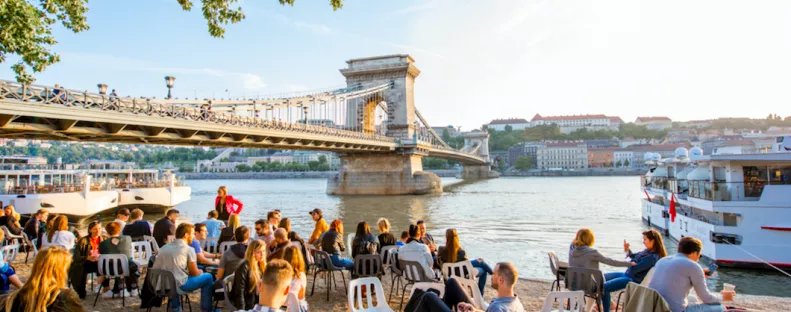 Budapesten jár-kel a hollywood-i sztár! Mindent kiposztol - Fotók