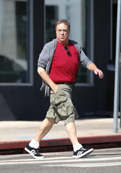 A színészt a napokban a kaliforniai Santa Monica-ban fényképezték le. Hihetetlen energikusan sétált az utcán, és a mai napig tartja testsúlyát. Közel 80 kilótól szabadult meg az elmúlt években.