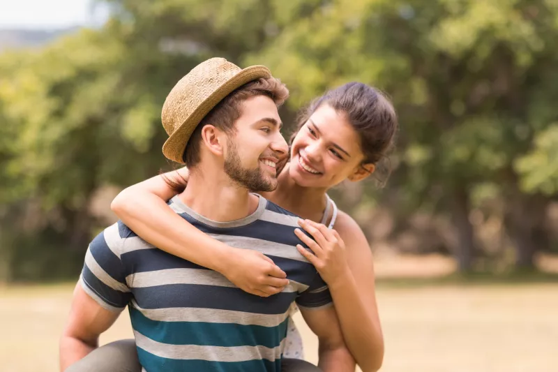 RÁK - HALAK. Érzékenyek, családcentrikusak és kissé elvontak, ezek azok az értékek, amik összetartják a két vízjegyet. Magas elvárásaik vannak, de meg tudják adni egymásnak, amire vágynak. 