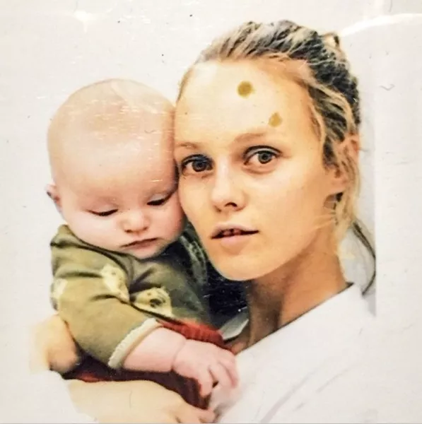 Johnny Depp 1998-ban A kilencedik kapu című film forgatásán ismerkedett össze Vanessa Paradis modell, énekes- és színésznővel. Vanessától született kislánya, Lily-Rose Melody Depp 1999. május 27-én.