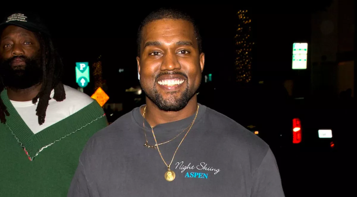 Bűnronda! Algából készült cipőt dob piacra Kanye West! - Fotók
