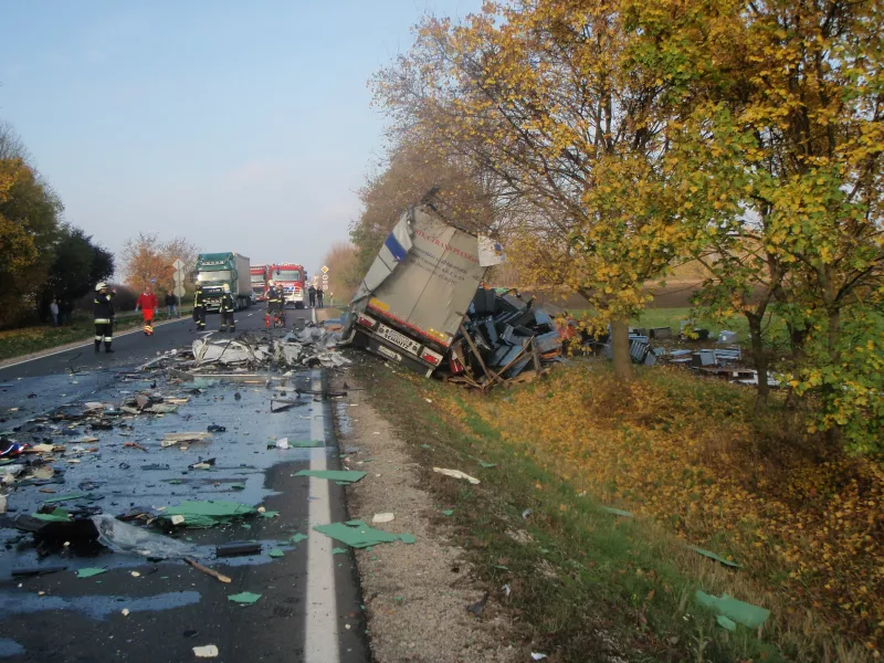2019. november 11-én 9 óra körül halálos kimenetelű közlekedési baleset történt a 42-es számú főúton, Biharkeresztes és Mezőpeterd között. A balesetben a lengyel sofőr, valamint az 57 éves másik járművezető is olyan súlyos sérüléseket szenvedtek, hogy a helyszínen életüket vesztették.