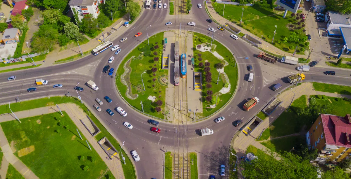 Itt az igazság! Ilyenkor kell indexelni körforgalomnál