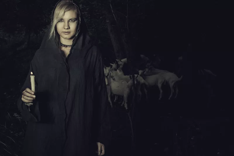 5. BAK. Szeszélyesség – ez a másik neve a Baknak. Ezen csillagjegy képviselői sohasem fogják azt tenni, amit ők maguk nem akarnak, nekik senki sem parancsol! Ennek a makacs csillagjegynek nagyon nehéz megszerezni a tiszteletét.  A Bakok hozzászoktak, hogy kemény emberekkel vegyék körbe magukat, ezért a baráti körük nagyon szűk. Ha véletlenül beleszerettél egy Bakba, legyél kitartó és türelmes. Máskülönben nincs esélyed!