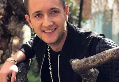 Elképesztően jóképű srác Peter Srámek testvére! - Fotó