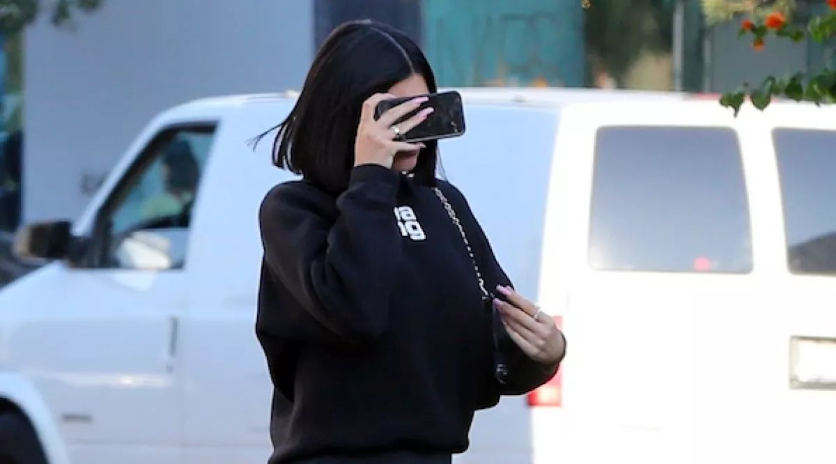 Mi történt Kylie Jenner arcával? Klinikáról távozva csípték el - Fotók