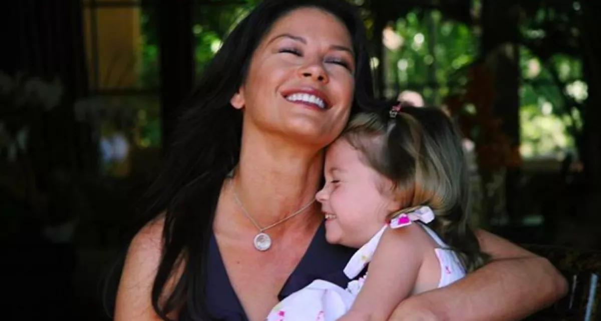 Modelleket megszégyenítő képeket posztol Catherine Zeta-Jones lánya! - Fotók