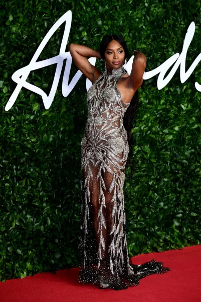 2019 divatikonja: Naomi Campbell. A 49 éves modell ezzel az elismeréssel azt is bebizonyította, a divat és a stílus kortalan.