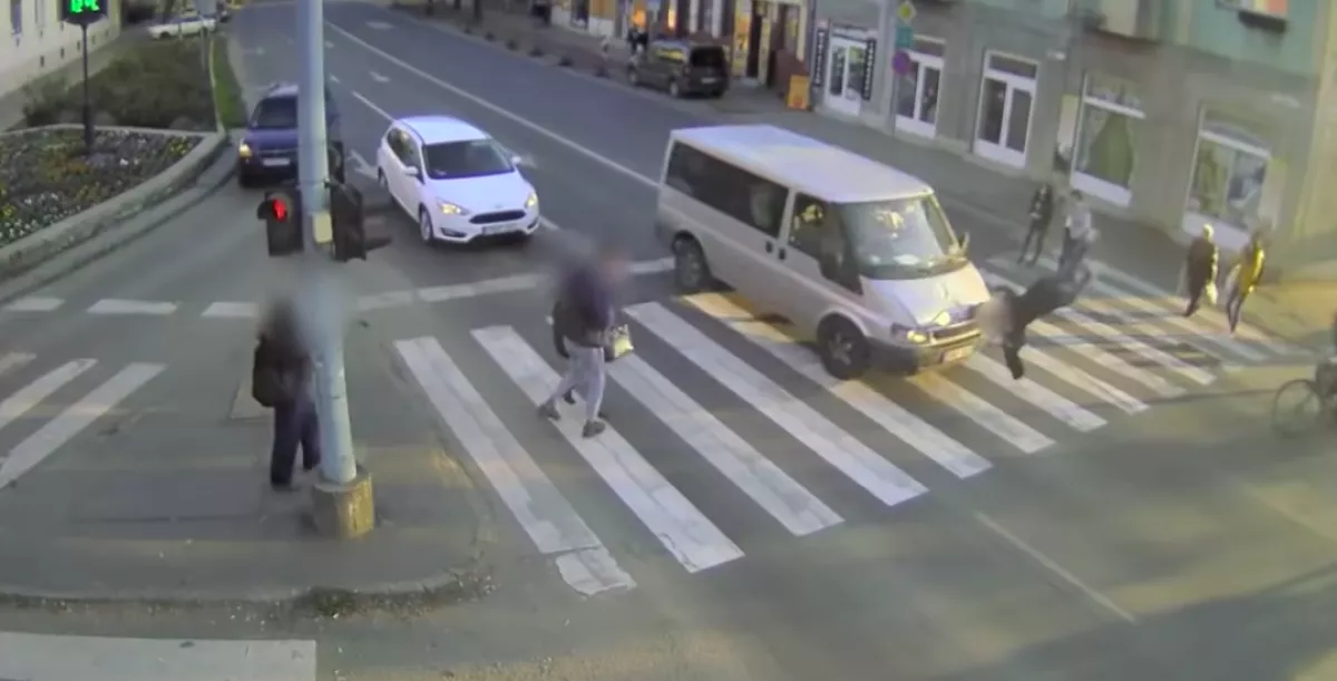 Hátborzongató videó: 71 éves nőt gázolt el a budapesti férfi!