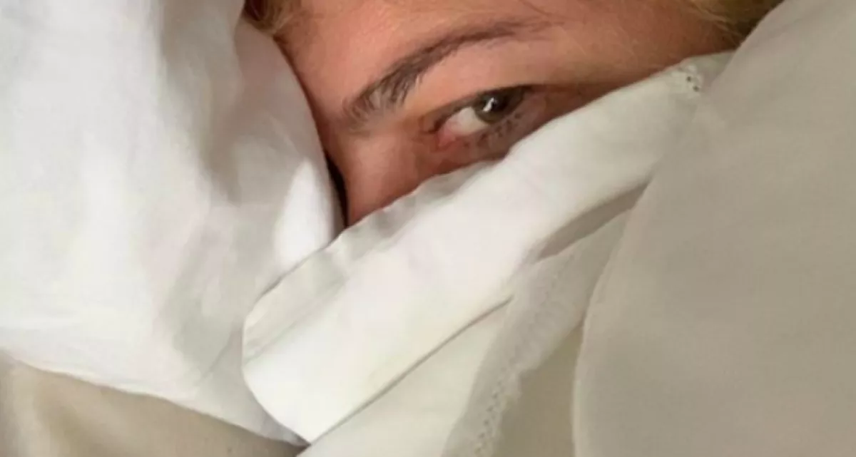 Szőke volt - Ősz haja nőtt a gyógyíthatatlan beteg színésznőnek! - Fotók