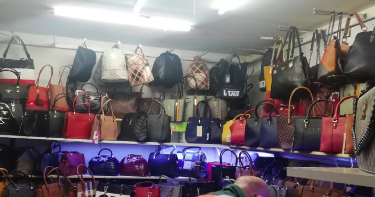 Gucci, Louis Vuitton, Michael Kors - így készültek a fővárosi piacon - Fotók
